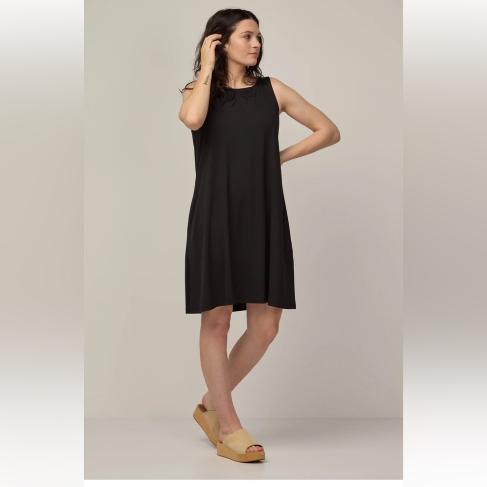 Wool& Camellia sleeveless dress